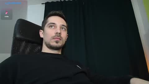 Snapshot of mrgreeneyes01 chatting on February 2025 01:33:01 AM juan luis online show from February 2025 01:33:01 AM