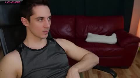 Snapshot of mrgreeneyes01 chatting on March 2025 06:58:01 AM juan luis online show from March 2025 06:58:01 AM