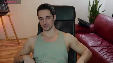 Snapshot of mrgreeneyes01 chatting on March 2025 02:29:01 PM juan luis online show from March 2025 02:29:01 PM