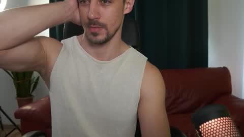 Snapshot of mrgreeneyes01 chatting on October 2025 08:16:02 AM juan luis online show from October 2025 08:16:02 AM