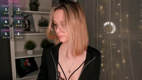 Elizabeth online show from February 2025 07:06:02 PM