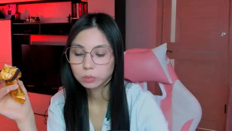 Snapshot of ms_emily_ chatting on April 2026 11:15:02 AM ms_emily_ online show from April 2026 11:15:02 AM