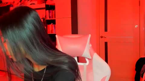 Snapshot of ms_emily_ chatting on May 2026 06:04:02 PM ms_emily_ online show from May 2026 06:04:02 PM