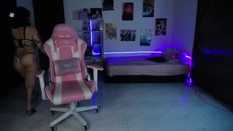 Manuela3 online show from December 2024 05:20:02 PM