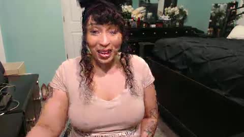 Queen Baddie online show from December 2024 07:01:01 AM