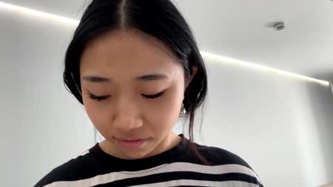 Mia online show from March 2026 01:32:02 AM