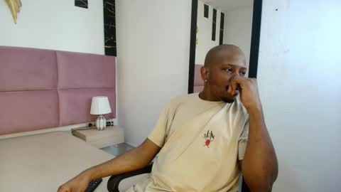 Muller Asher online show from November 2025 03:59:02 AM