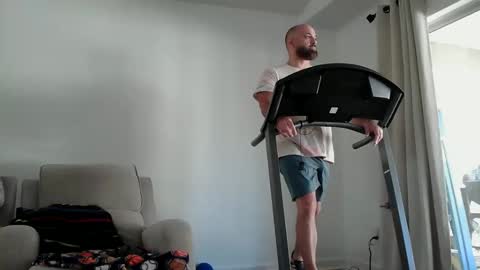 Snapshot of munchies420 chatting on February 2026 02:15:02 PM Bearded online show from February 2026 02:15:02 PM