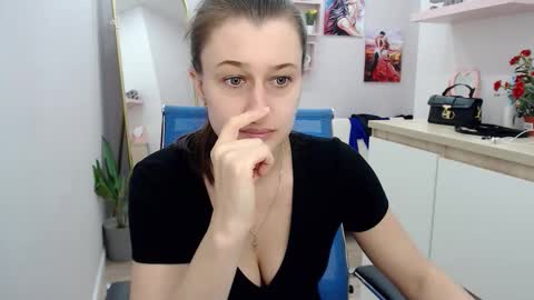 Snapshot of muriel_elvin chatting on October 2025 08:15:02 AM muriel_elvin online show from October 2025 08:15:02 AM