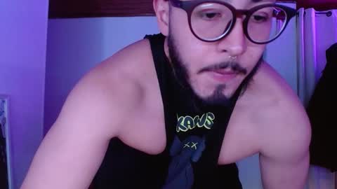 Snapshot of muscle_cock32 chatting on November 2025 10:22:02 PM David Big online show from November 2025 10:22:02 PM