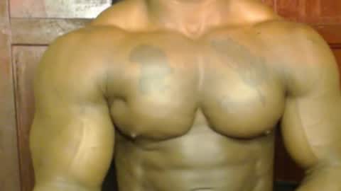Snapshot of musclegodsammy23 chatting on September 2025 02:26:02 AM musclegod23 online show from September 2025 02:26:02 AM