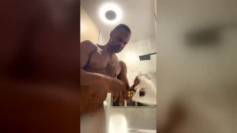 Snapshot of muscleguy6789 chatting on May 2026 09:01:02 PM muscleguy6789 online show from May 2026 09:01:02 PM