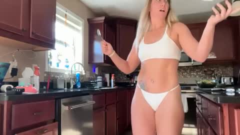 musclemommy92 online show from October 2025 04:48:01 PM