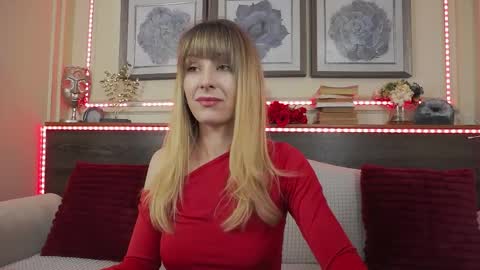 Luna  online show from April 2026 07:22:01 PM