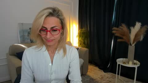 Diana online show from June 2026 02:33:01 PM