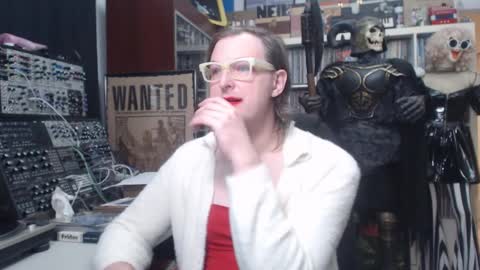 Snapshot of muziknerd chatting on December 2025 07:48:02 AM Muziknerd online show from December 2025 07:48:02 AM