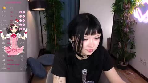 Mia online show from March 2026 02:10:01 PM