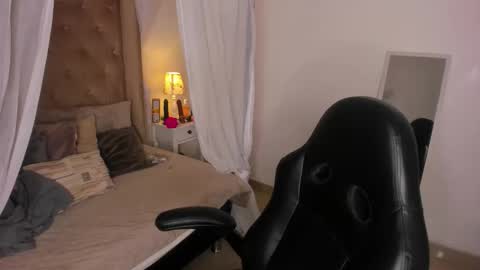 Snapshot of myla_mayfield chatting on November 2025 11:47:01 AM Myla online show from November 2025 11:47:01 AM