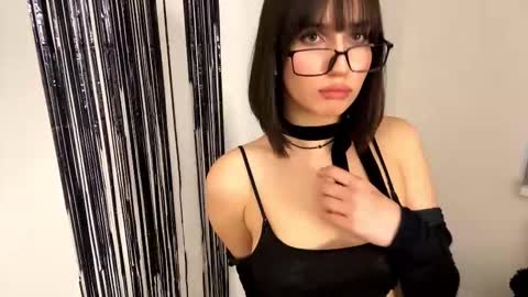 mylittlemolly online show from November 2025 01:00:02 PM