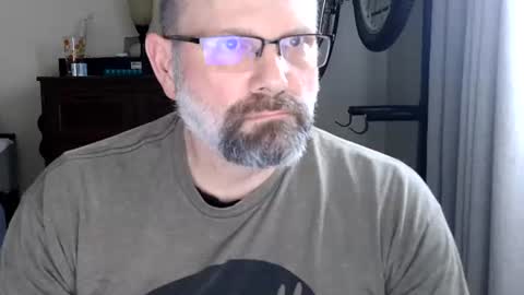 Just hanging out - No pressure online show from April 2026 10:04:01 PM