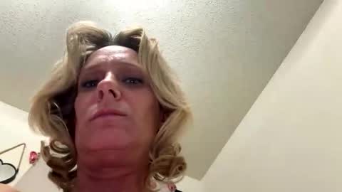 Snapshot of myspecsquirt4u1on1 chatting on November 2025 05:08:02 AM Soiwanttoummm online show from November 2025 05:08:02 AM