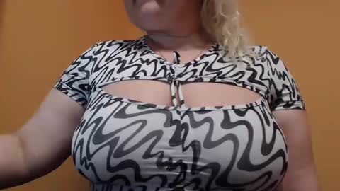 Snapshot of mysterious_d1an3 chatting on May 2026 04:35:02 PM Diane online show from May 2026 04:35:02 PM