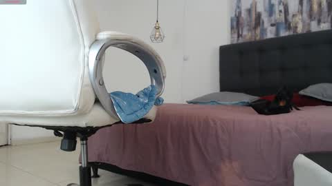 Snapshot of mysterious_girl42 chatting on January 2025 02:05:01 PM No Name online show from January 2025 02:05:01 PM