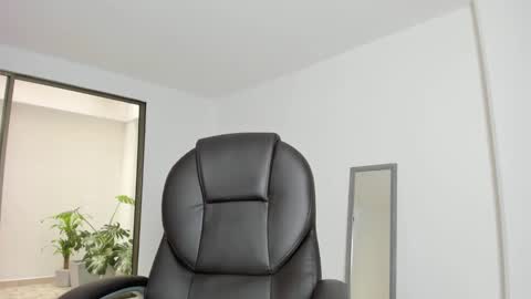 Elena online show from November 2025 06:31:01 PM