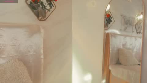 naamah_b online show from November 2025 02:20:02 PM