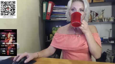 Nadin online show from October 2025 07:01:02 PM