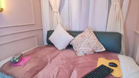 Nahomi online show from October 2025 07:35:02 PM