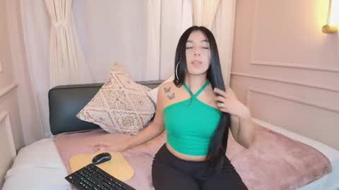 Nahomi online show from November 2025 08:18:02 PM