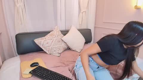 Nahomi online show from November 2025 07:54:01 PM