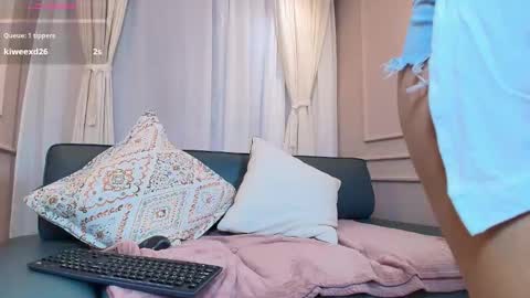 Nahomi online show from November 2025 07:45:02 PM