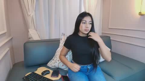 Nahomi online show from November 2025 07:46:02 PM