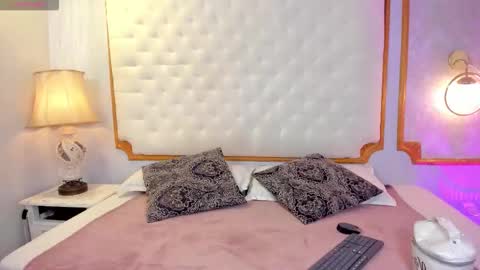 Nahomi online show from December 2025 07:52:02 PM