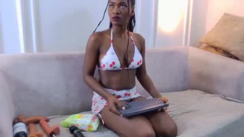 Snapshot of nahomi_williams_ chatting on July 2026 12:32:02 PM Nahomi online show from July 2026 12:32:02 PM