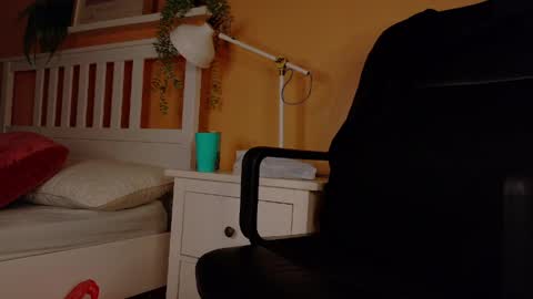  VICTORIA  online show from April 2026 07:47:02 PM