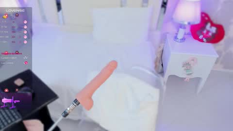 Snapshot of nahomyroberts chatting on November 2025 01:07:02 PM Nahomy Roberts online show from November 2025 01:07:02 PM