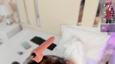 Nahomy Roberts online show from December 2025 12:36:02 PM