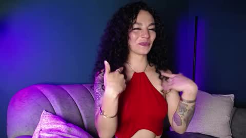 Snapshot of naia_xo chatting on January 2025 09:44:02 PM Ana online show from January 2025 09:44:02 PM