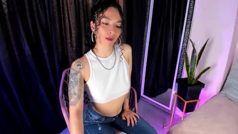 Snapshot of naia_xo chatting on October 2025 09:15:02 PM Ana online show from October 2025 09:15:02 PM