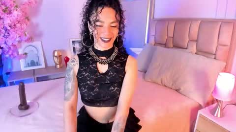 Snapshot of naia_xo chatting on December 2025 09:53:01 PM Ana online show from December 2025 09:53:01 PM