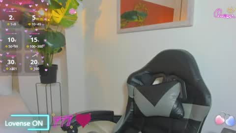 Snapshot of naiara30_ chatting on June 2026 07:56:01 PM N A I A R A online show from June 2026 07:56:01 PM