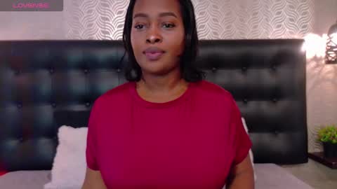 naiaramasson_ online show from February 2026 12:09:02 PM