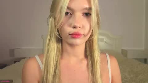 Mia  guest- Eva from DOUBLECUTIES online show from November 2025 08:18:01 PM