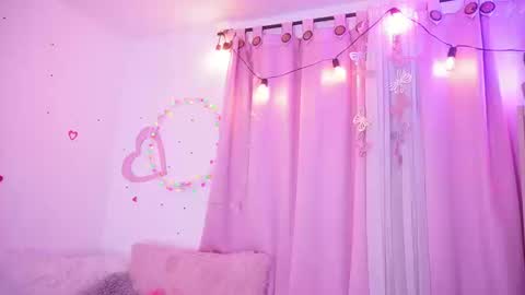 Nalia Adams online show from September 2025 01:35:01 PM