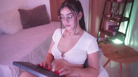 Nalia Adams online show from October 2025 03:20:01 PM