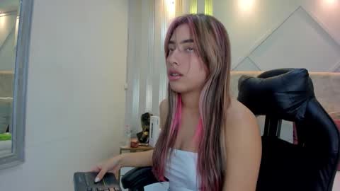 nami_sweet_ online show from September 2025 03:17:02 AM