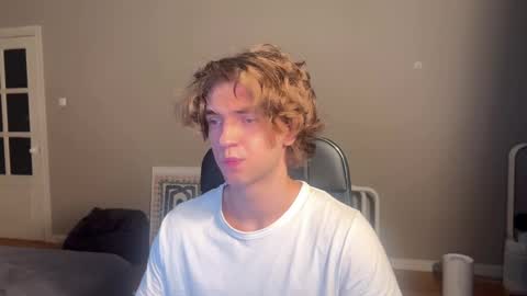 Snapshot of namiraaxel chatting on January 2025 09:31:02 PM Georges online show from January 2025 09:31:02 PM